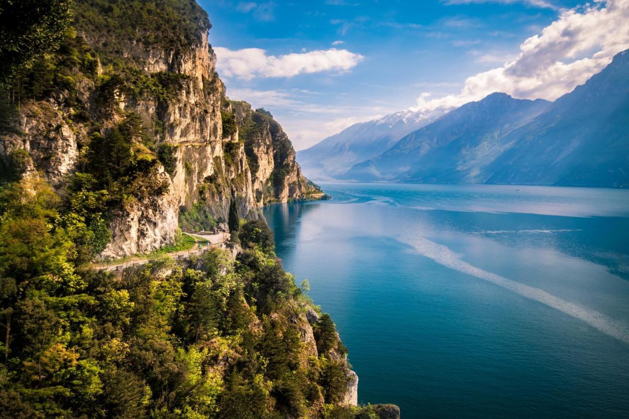 Sky&Pool Dom Apartment Riva del Garda Exterior photo