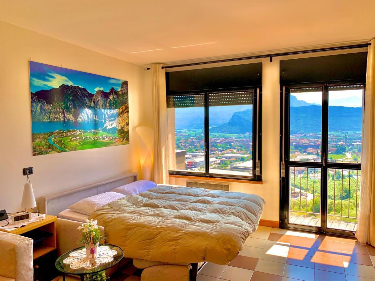 Sky&Pool Dom Apartment Riva del Garda Exterior photo