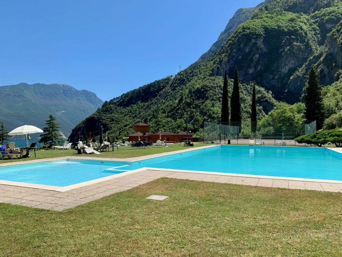 Sky&Pool Dom Apartment Riva del Garda Exterior photo