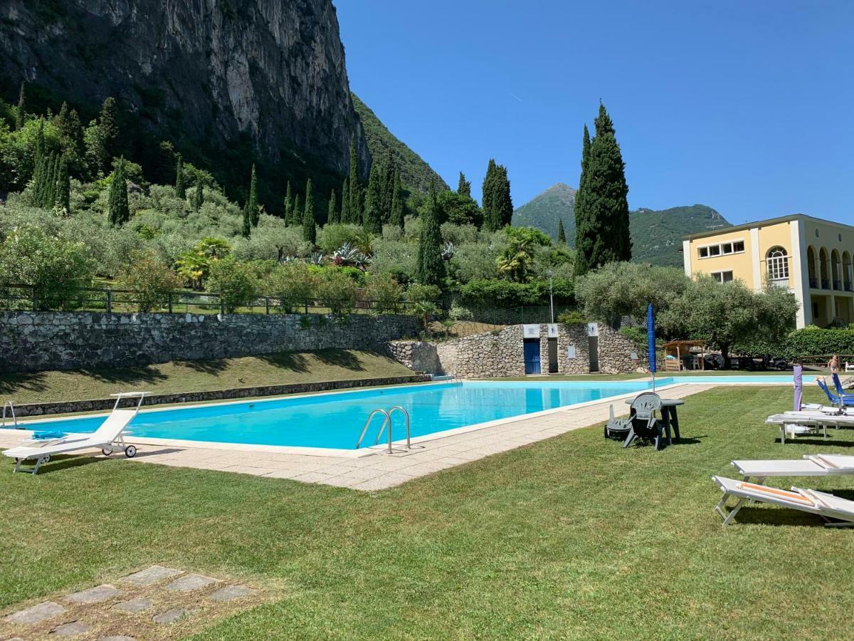 Sky&Pool Dom Apartment Riva del Garda Exterior photo